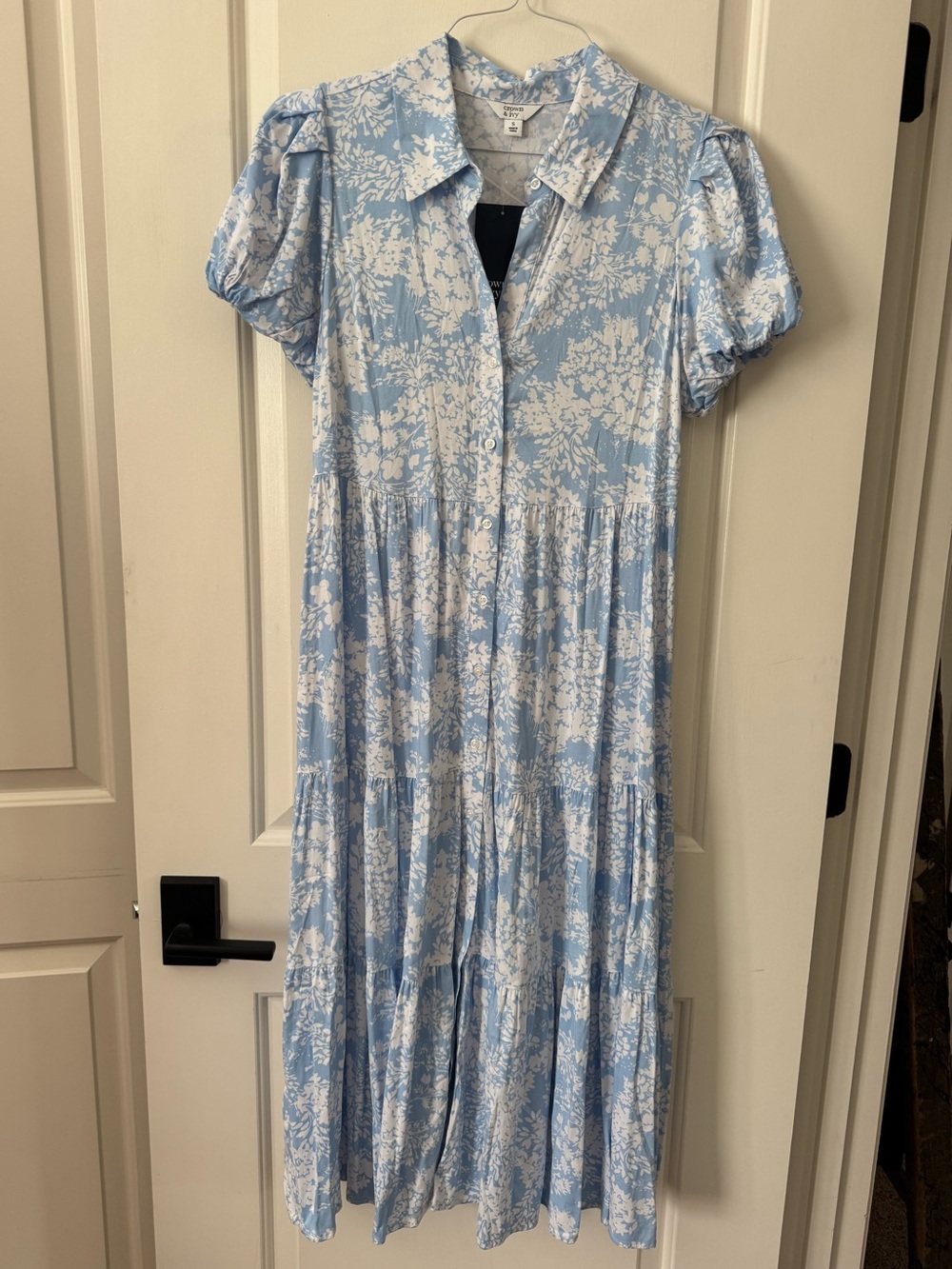 NWT crown & ivy Light Blue and White Floral Button-Front Midi Dress